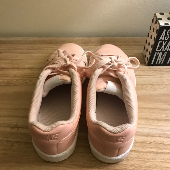 Women’s Nike Sneakers - Picture 3 of 3